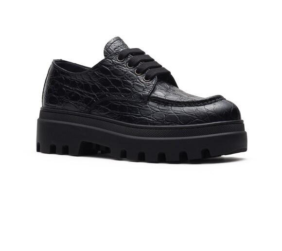 LACE-UPS CROCODILE EFFECT