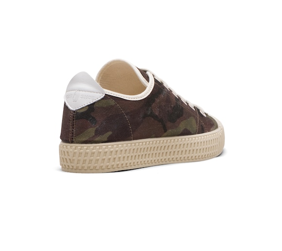 CANVAS SNEAKER