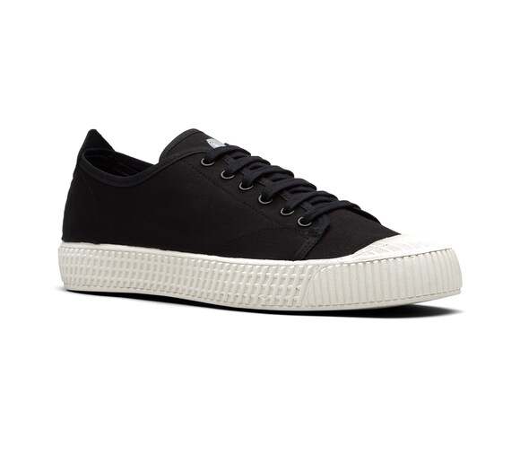 CANVAS SNEAKER