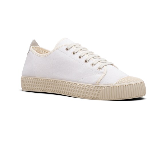 CANVAS SNEAKER