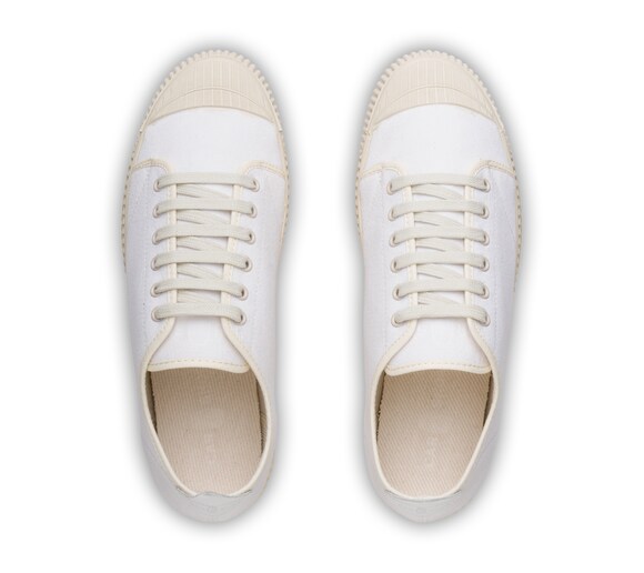 CANVAS SNEAKER