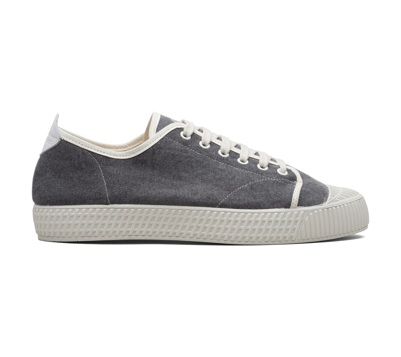 CANVAS SNEAKER