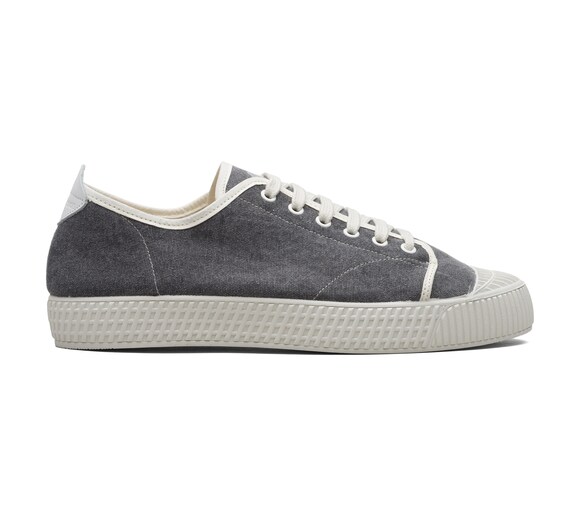 CANVAS SNEAKER