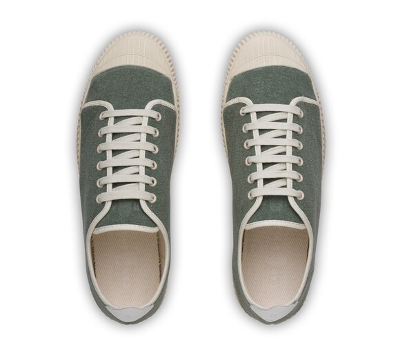 CANVAS SNEAKER